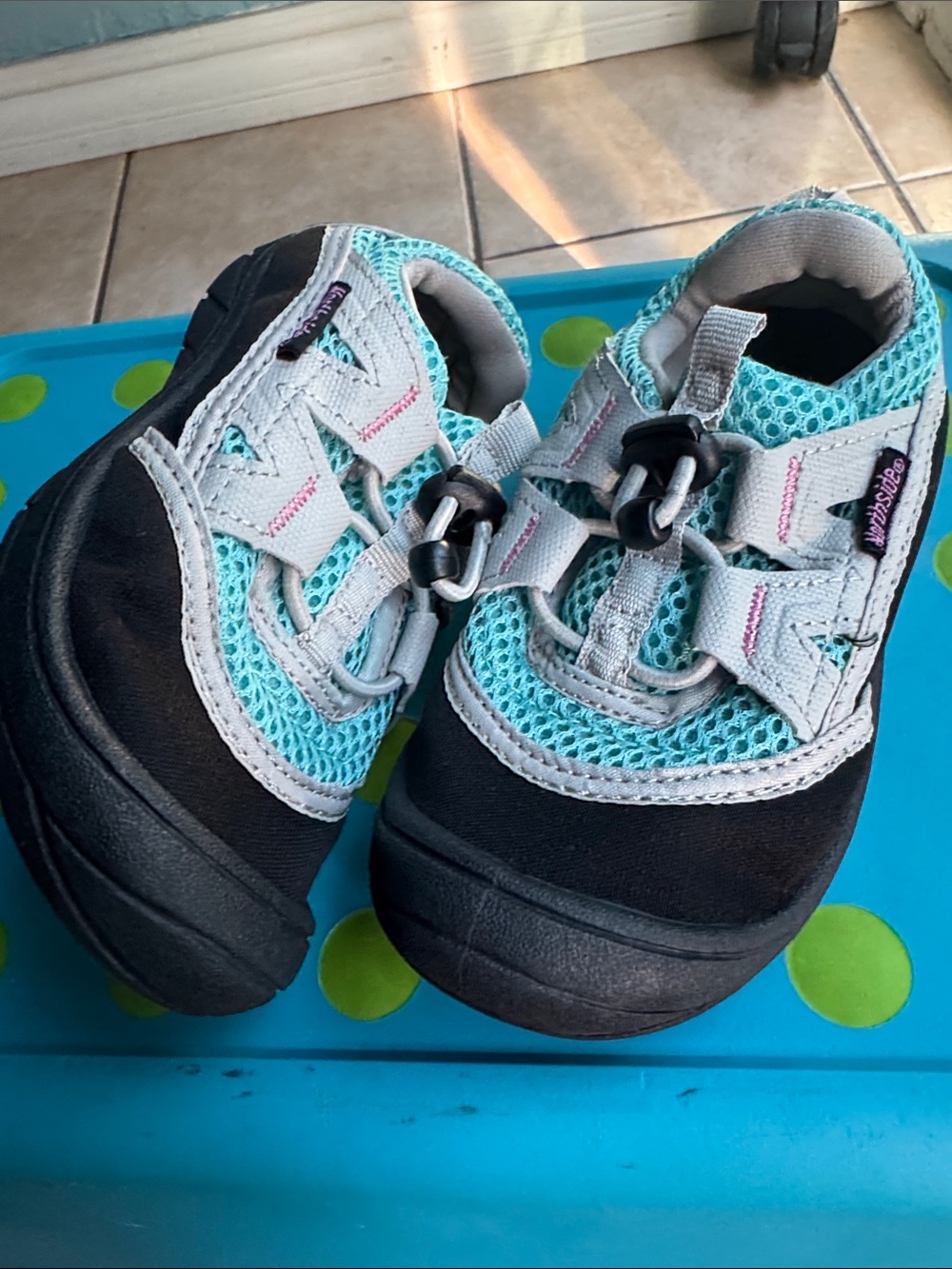 Like New Northside Kids Water Shoes in Black and Teal with Pink - Little Kids 9